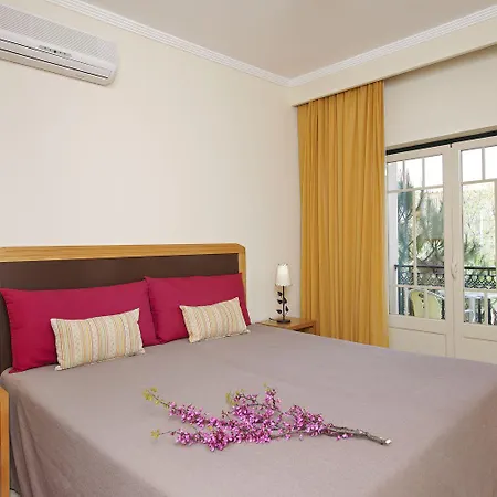 Quinta Pedra Dos Bicos Apart-hotel 4*